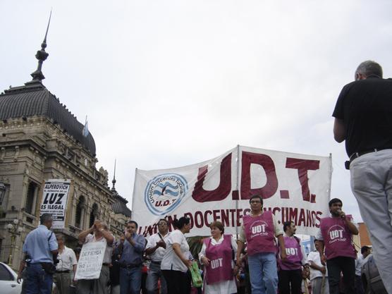 Marcharon los docentes, los usuarios autoconvocados, las madres de la esperanza y diversas agrupaciones sociales y políticas