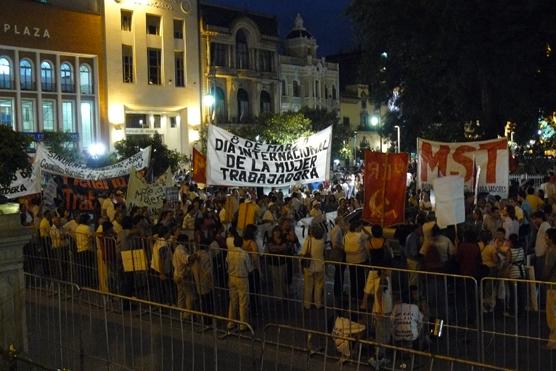 El día miércoles se hará una asamblea a hs. 11 frente EDET, autoconvocados decidirán como sigue la lucha