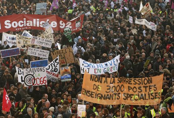 Francia | 350.000 personas marcharon contra Nicolas Sarkozy pidieron mejoras en la política económica y social | Fuente: rtv.es