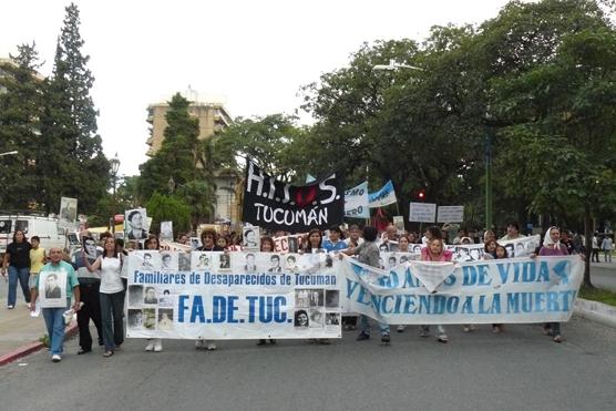 La marcha se concentró en plaza Urquiza y se dirigió a plaza Independencia