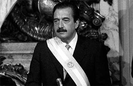 Alfonsín el día que juró como Presidente     