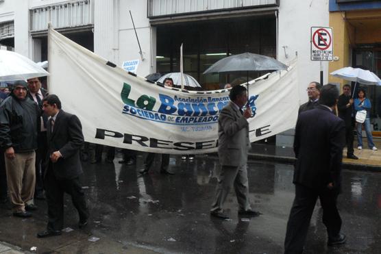 Jornada de paro en los bancos, los bancarios salieron a la calle