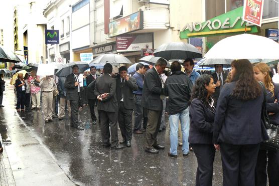 La calle San Martín se mantuvo cortada toda la mañana por los de traje