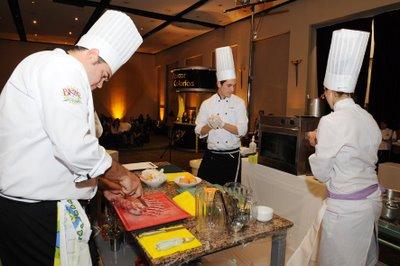 Gastronómicos y hoteleros sufren el impacto de la crisis