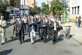 Con Toto Aráoz a la cabeza los abogados se manifiestan