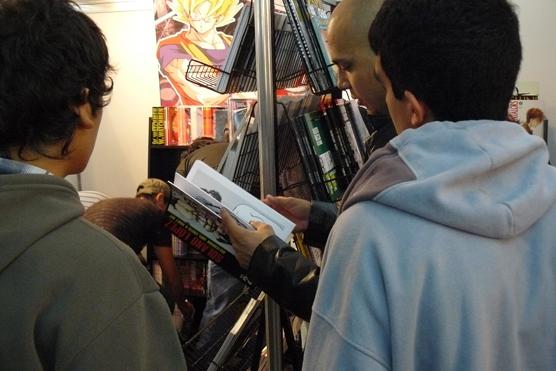 Había en venta y exposición de comics y mangas