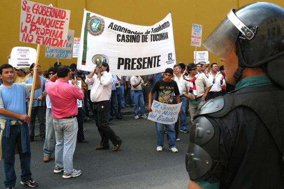 Empleados del Casino hicieron una protesta en contra de los centros de juegos privados