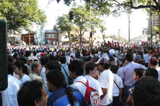 Muchisima cantidad de gente acudió a la Mate de Luna al 1800 para ver los autos del TC