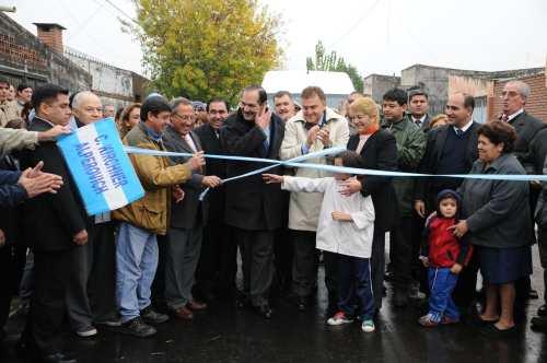 Alperovich y Amaya inauguran pavimento      