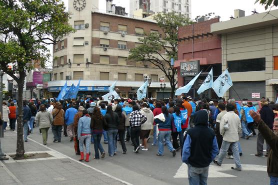 Viernes|Barrios de Pie protestó por la quita de planes sociales a más de 50 miembros