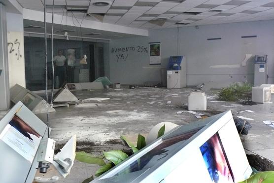 Viernes|La Bancaria estuvo de paro, rompieron algunas instalaciones