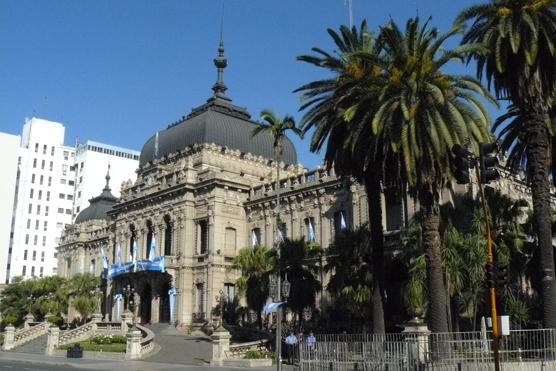 La Casa de Gobierno estaba vestida con Banderas