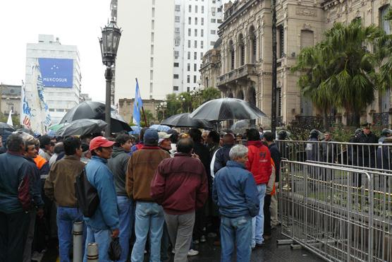 Por otro lado, los soldados retirados pedían subsidios