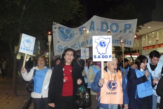 Concentraron en Plaza Urquiza y marcharon por la 25 hasta plaza Independencia