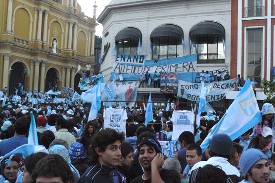 Los trapos y las banderas nunca faltan  