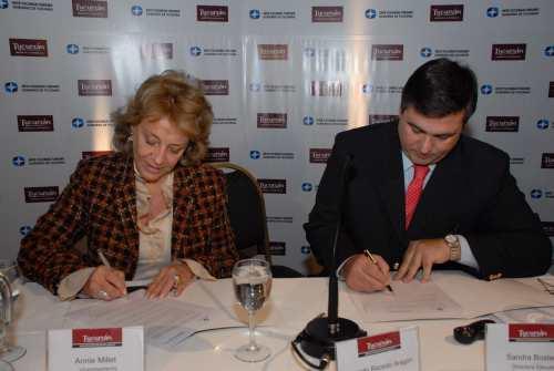 Racedo Aragón y Annie Millet firman el convenio     