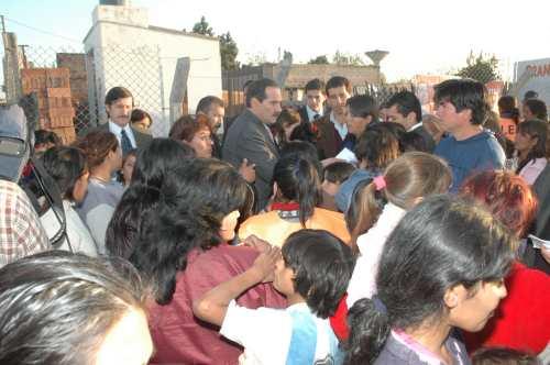 Alperovich recorrió obras en el barrio Alejandro Heredia    