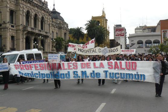 Martes | Nueva marcha de los profesionales de la salud, piden aumento salarial