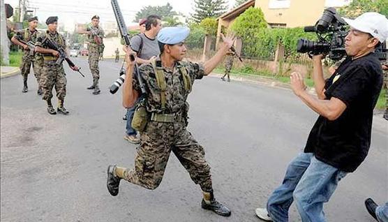 Los militares hondureños con toque de queda    