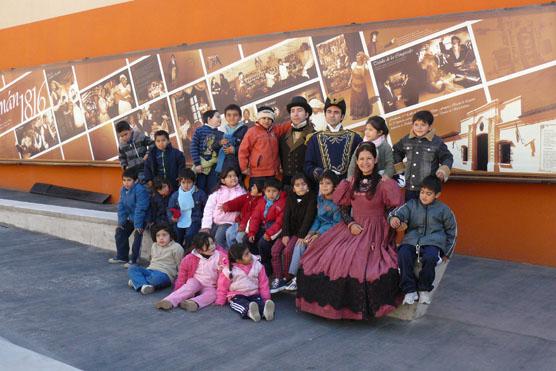 Actores y niños del público posaron para TucumanHoy.com