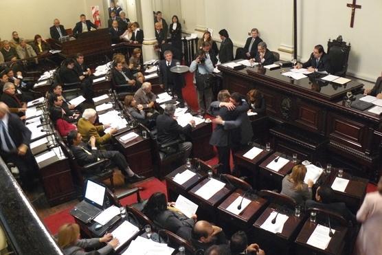 Viernes| Sesionó la Legislatura y aprobó un plan para mejorar la provisión de agua potable