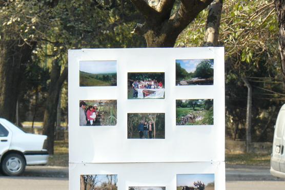 La municipalidad de Agulares monto una galería de fotos turísticas del lugar