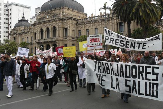 Masiva protesta de los porfesionales de la salud