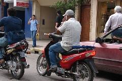 Motociclistas sin casco, una constante