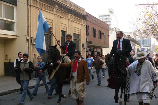 Cano y Casañas salieron de tribunales a caballo