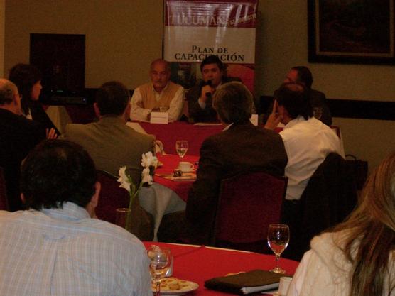 Charla con los hoteleros