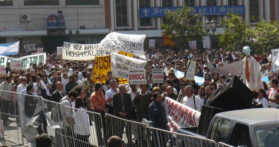 El grueso de la marcha alcanzaba la cuadra y media de longitud