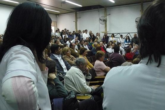 Martes | Los trabajadores de la salud resolvieron en asamblea seguir con las medidas de fuerza