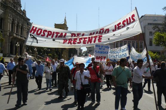 Los trabajadores de la salud hicieron una nueva protesta