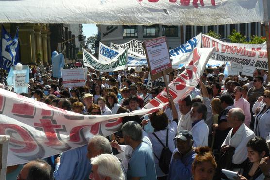 Multitudinaria movilización de trabajadores de la salud