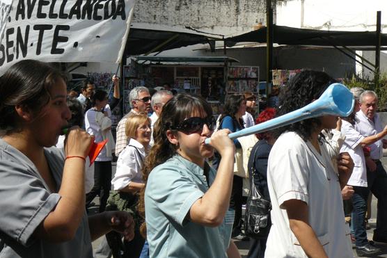 Concentraron en Plaza Independencia, marcharon alrededor de la misma, se dirigieron al SIPROSA y volvieron a la plaza