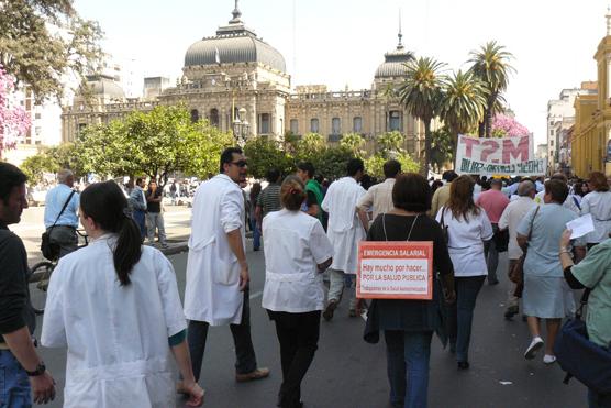 Piden mejoras laborales, pase a planta permanente y recomposición salarial