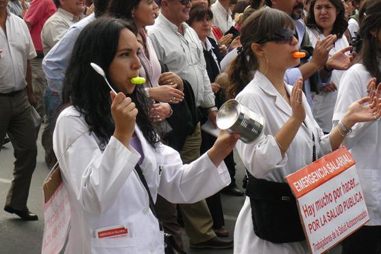 La doctoras haciendo ruido