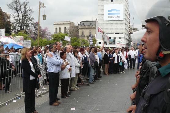 Antes de desconcentrar cantaron el himno nacional