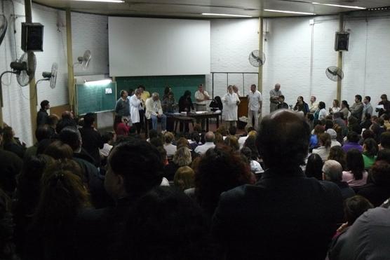 Masiva asamble en el Centro de Salud