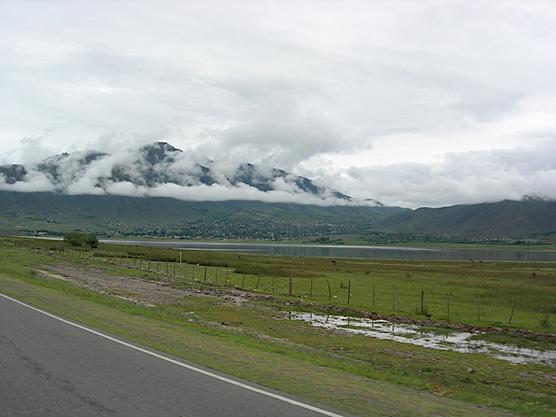 La lluvia aplacó las llamas