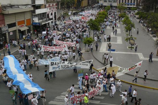 Los autoconvocados coparon la Plaza. Ver más fotos