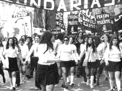 Estudiantes platenses durante la movilización en 1976