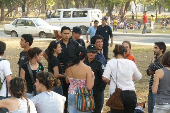 La Policía controlaba que los jóvenes no consuman alcohol