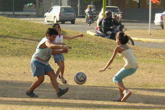 Los niños disfrutaron el feriado del día del estudiante a puro juego