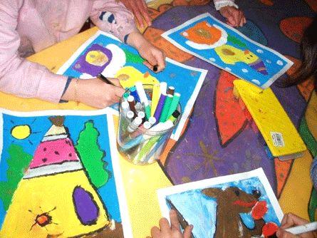 Los niños en plena producción artística