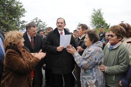 El gobernador hizo los anuncios cuando inauguró obras en El Manantial