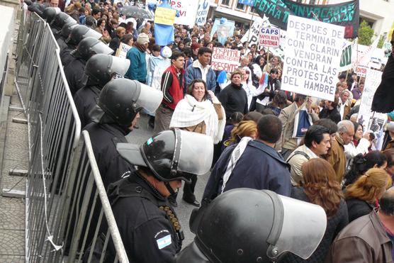 Gran operativo policial, incitación a la violencia del gobierno