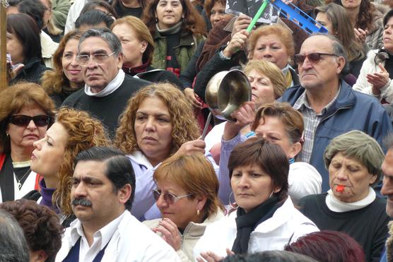 Las cacerolas presente repudiando al estado