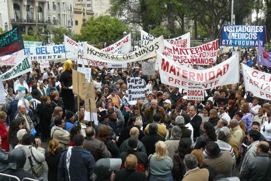 Miércoles | Nueva marcha de los trabajadores de la salud, piden aumento salarial