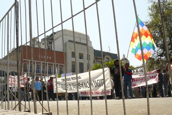 Indígenas movilizados en Plaza Independencia